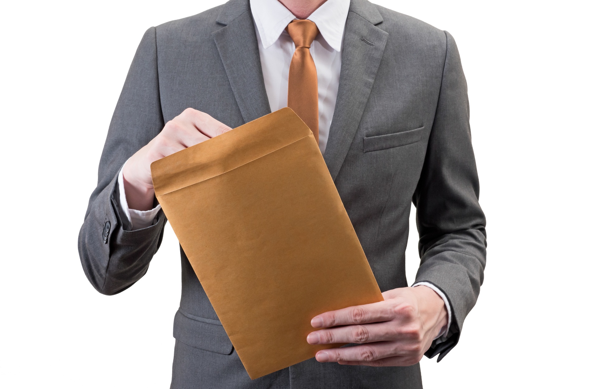 Capillartiga abogados, abogados enfocados en el derecho laboral en Villarreal. Abogado con un sobre.